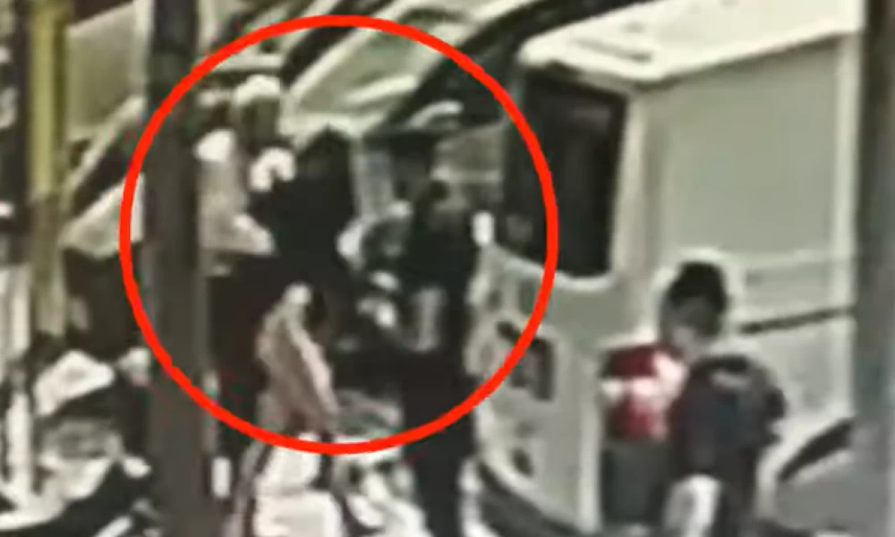 Νέο σοκαριστικό βίντεο από την επίθεση με βιτριόλι στην 34χρονη Ιωάννα